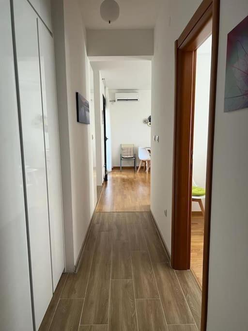 Modern Seaside Apartment With Balcony Tale Apartment Kotor Extérieur photo