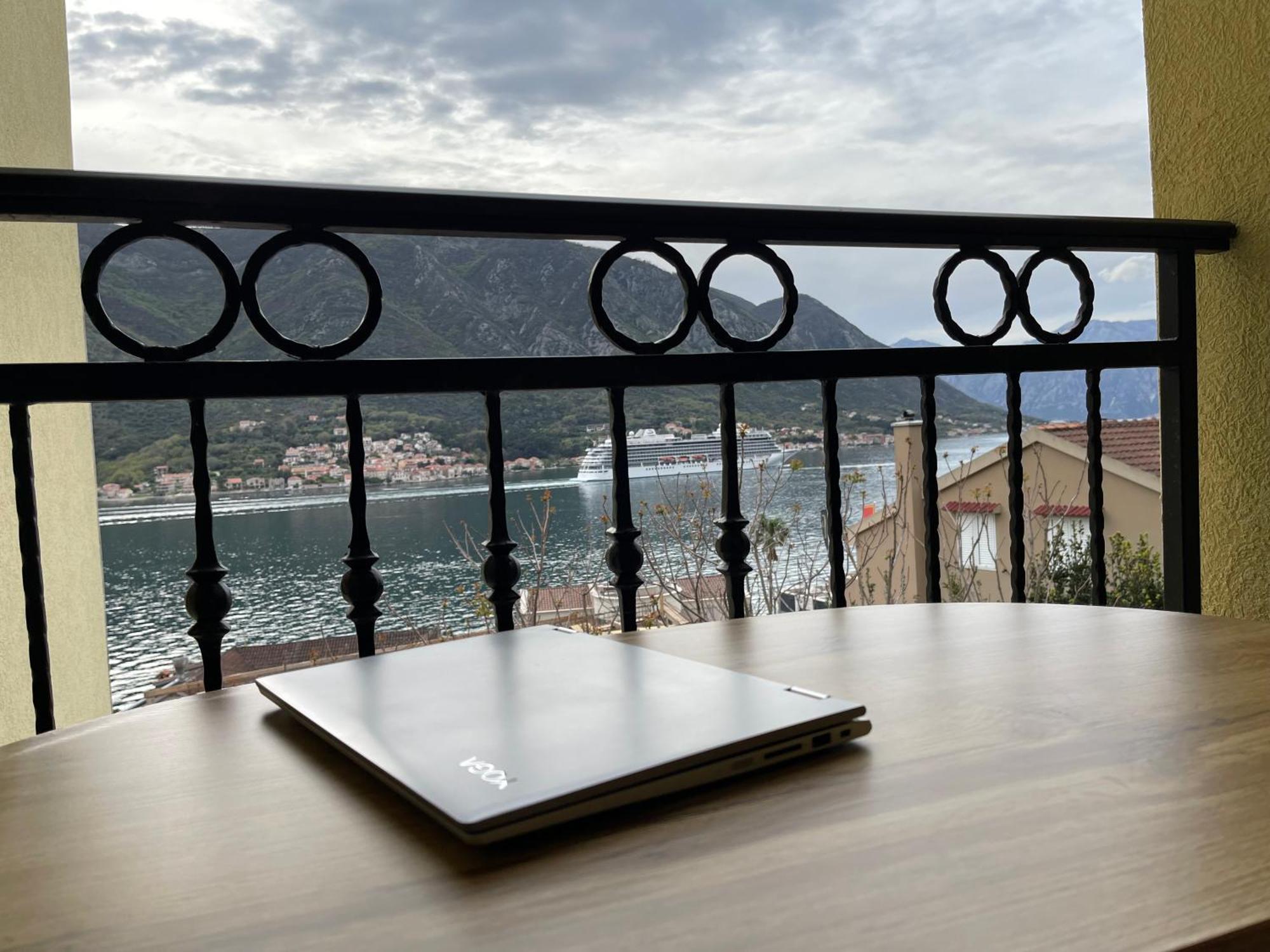 Modern Seaside Apartment With Balcony Tale Apartment Kotor Extérieur photo